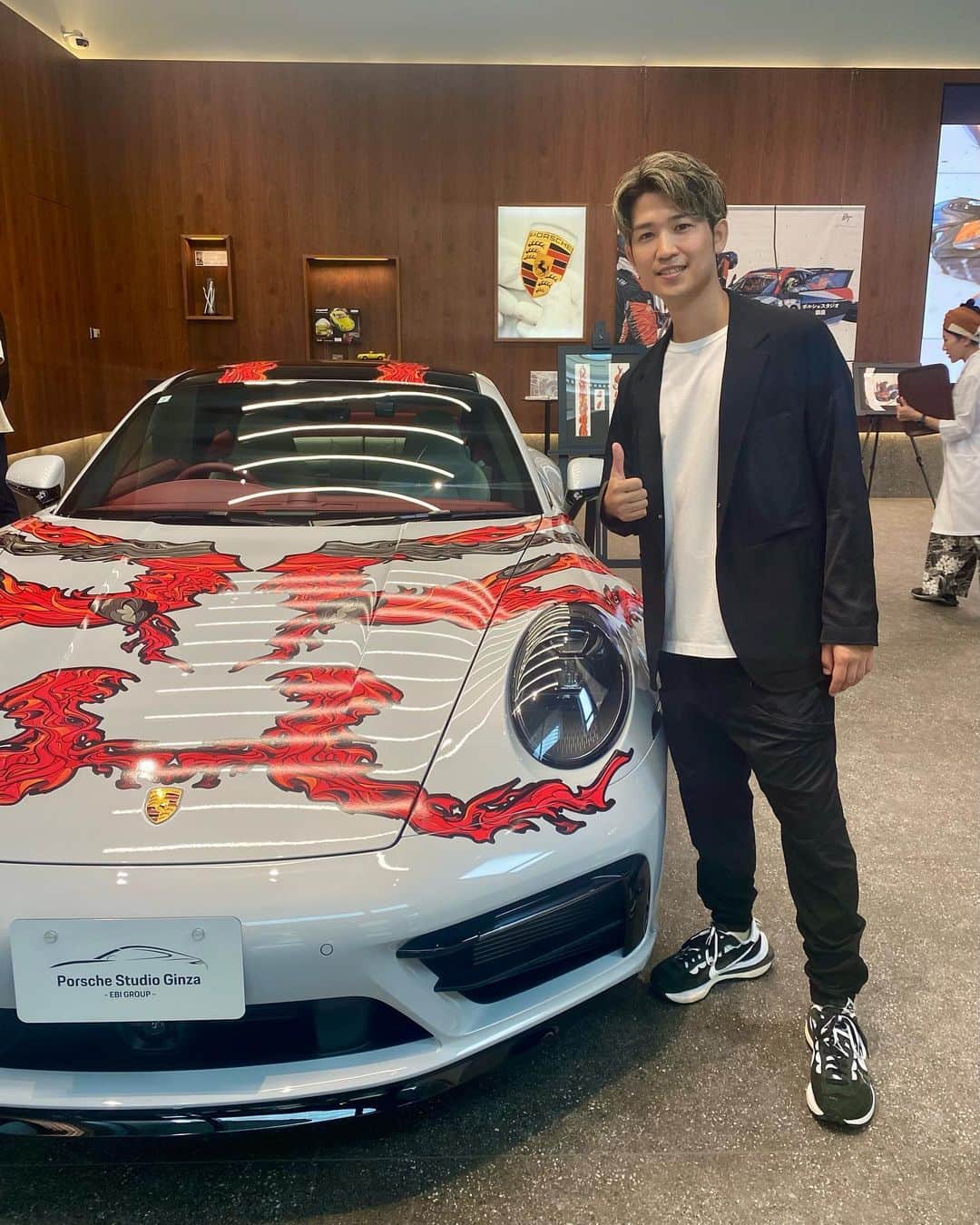 山田桃子さんのインスタグラム写真 - (山田桃子Instagram)「🏎♡ .  『Porsche × Dai Tamura Special ART exhibition』  大さんとポルシェの コラボレーション！！！ @dai.tamura   展覧会にお誘い頂き、 お邪魔しました✨  圧倒的な迫力はもちろん、 繊細で緻密な世界観。 Porscheとのカッコ良さが相俟って、 パワフルで魅力的な作品ばかりでした。  ぜひ、皆さまも 特別なアート空間に足をお運びください❤️‍🔥 @porschestudioginza   2年ぶりに会った大さんは、 顔がちっちゃくなってた気がするなぁ...  . #porsche #ポルシェ #ポルシェスタジオ銀座 #porschestudioginza #porschelife #porscheclub #porschemoment  #田村大 #daitamura  #山田桃子」9月16日 23時37分 - momomdoll