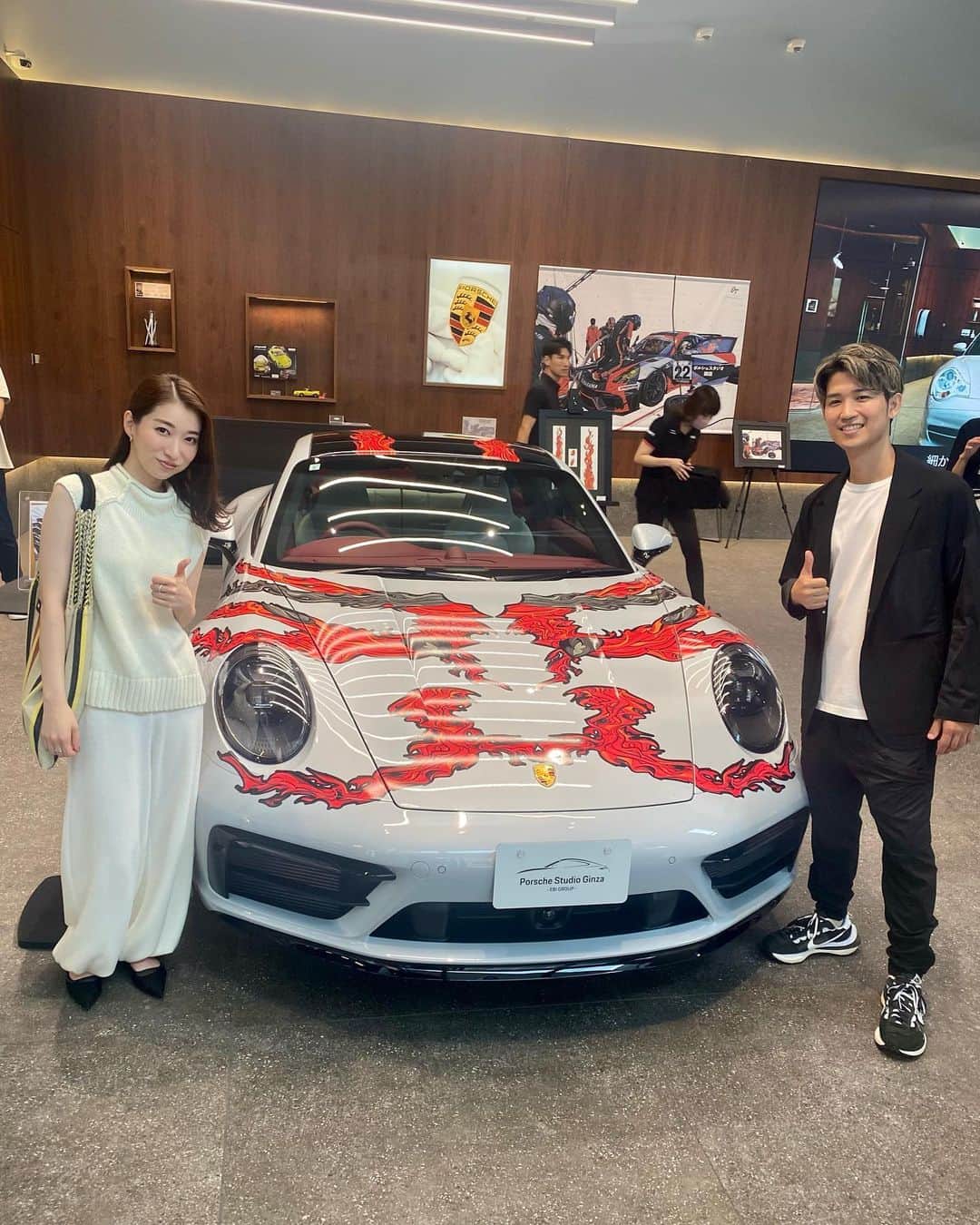 山田桃子のインスタグラム：「🏎♡ .  『Porsche × Dai Tamura Special ART exhibition』  大さんとポルシェの コラボレーション！！！ @dai.tamura   展覧会にお誘い頂き、 お邪魔しました✨  圧倒的な迫力はもちろん、 繊細で緻密な世界観。 Porscheとのカッコ良さが相俟って、 パワフルで魅力的な作品ばかりでした。  ぜひ、皆さまも 特別なアート空間に足をお運びください❤️‍🔥 @porschestudioginza   2年ぶりに会った大さんは、 顔がちっちゃくなってた気がするなぁ...  . #porsche #ポルシェ #ポルシェスタジオ銀座 #porschestudioginza #porschelife #porscheclub #porschemoment  #田村大 #daitamura  #山田桃子」