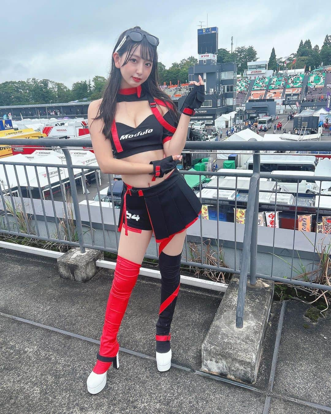 池永百合さんのインスタグラム写真 - (池永百合Instagram)「SUPERGT Rd.6 SUGO🏁  不安定な天気の中、会いにきてくださったみなさん 画面越しで応援してくださった皆さん ありがとうございました🫶  明日の決勝は、15番手からのスタートです‼️ 追い上げに期待しましょう👊✨  グリッドは、池永担当です🏁  【9/17(日)決勝日】 ❤️8:35-8:45 スポンサーステージ ❤️10:10-11:10 ピットウォーク ❤️11:30-11:45 ドライバーアピアランス 🤍12:00-12:20 ウォームアップ走行 ❤️12:20-13:30 スタート進行 🏁グリッドは池永担当 🤍13:30- 決勝スタート 300km（84Laps）  明日も64号車ModuloNakajimaRacingの応援宜しくお願いします📣  #Modulo64 #ModuloNakajimaRacimmg #Modulo #SUPERGT #レースクイーン#raceqeen  #レースクイーンコスチューム #プリーツスカート #ショートパンツ #Moduloスマイル  #좋아요 #셀카 #팔로우 #얼스타그램　#일본 #귀여워 #카메라  #攝影 #旅遊攝影 #拍攝 #寫真 #攝影日記 #人像攝影 #鈴鹿サーキット #サーキット #レースクイーン写真部 #菅生 #スポーツランドsugo」9月16日 23時38分 - ikenaga_yuri