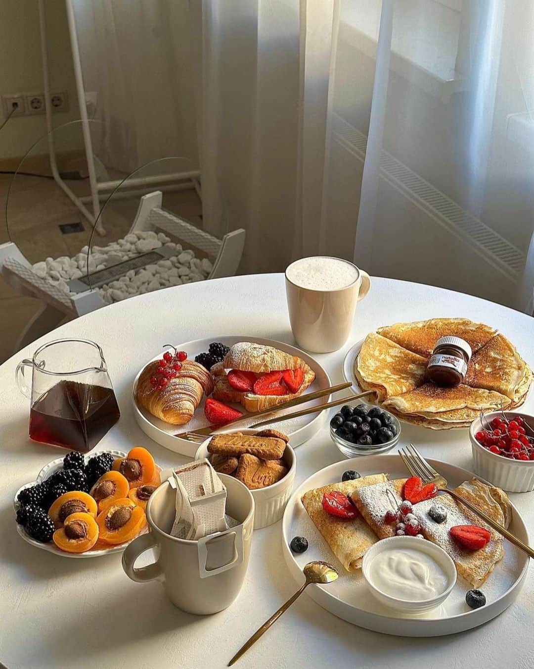 のインスタグラム：「Pretending I’m having this 👆 and not leftover pizza for breakfast.   #rg @iam.annaantonova」