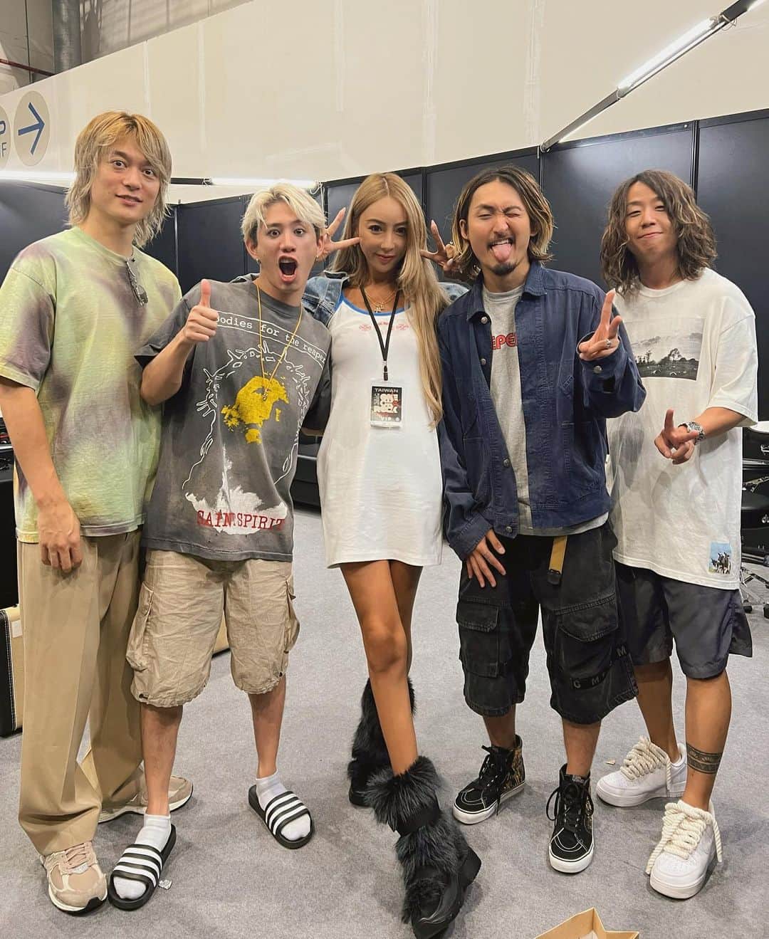 GENKINGのインスタグラム：「Thank you for the great performance!!!!! Looking forward to see your updates from Japan🔥🇯🇵 @oneokrockofficial   毎回LIVEに行くと心に響いて刺激と余韻が凄い👏✨ 台湾でも超満員で沸かせて、イケてるってこーゆー事だなって改めて感じたよ！ メンバーみんなが超イケてた🔥 TAKAありがとねー😌🙏 あなたは間違いなく世界中の人の心を動かす優しい人✨ 感謝を込めて🫶」