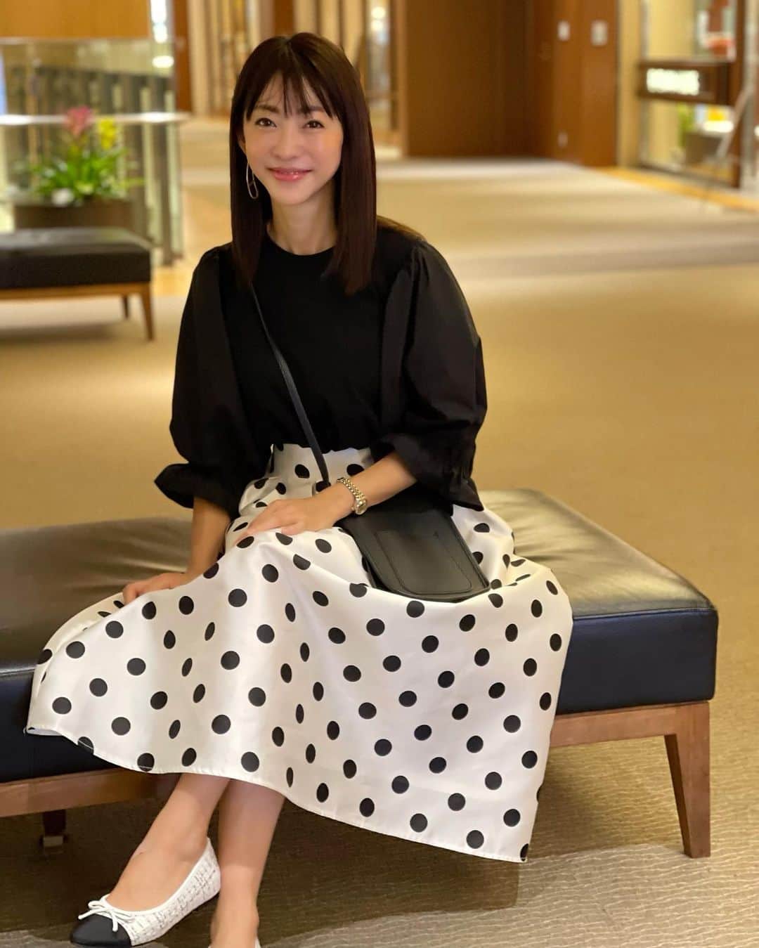 木本泉のインスタグラム：「- 3連休初日🤍  特に予定を入れていなかった本日ですが美緒ちゃんとLive後にLINEしていて時間あるよ〜ってなりランチ会🍗  食材買いに！ 私が寝過ぎたので予定時間よりも押してしまったけど💦 わちゃわちゃスーパーで買い出しして楽しい時間。  歩いていたら蒸し暑すぎて、、、ソファーでクールダウン⭐️  今日も一日、楽しかった！」