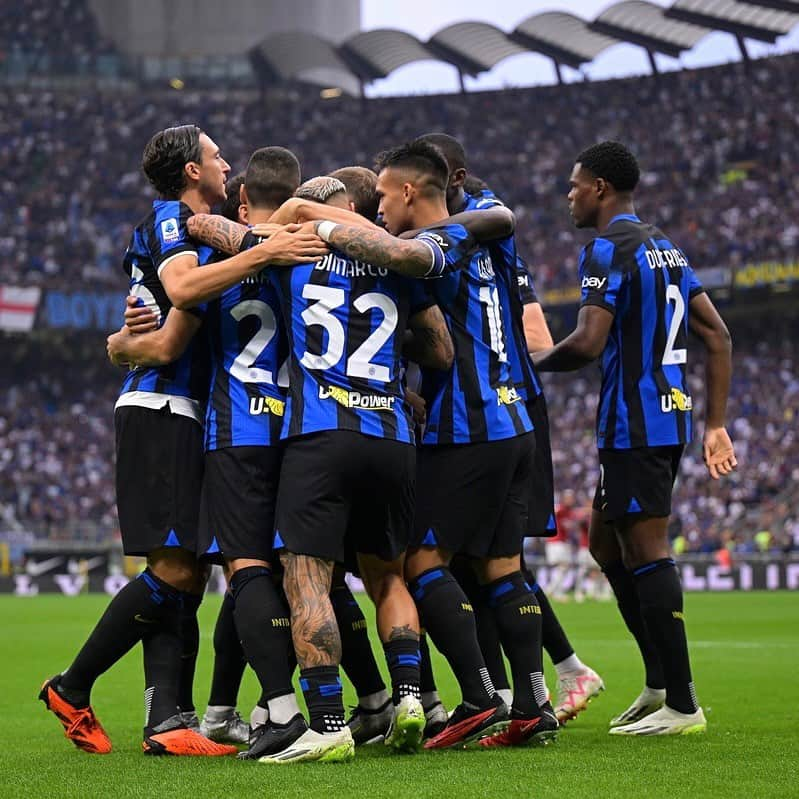 マッテオ・ダルミアンのインスタグラム：「Saturday night five-r 🖤💙  #inter #forzainter #intermilan #derbydellamadonnina #seriea」