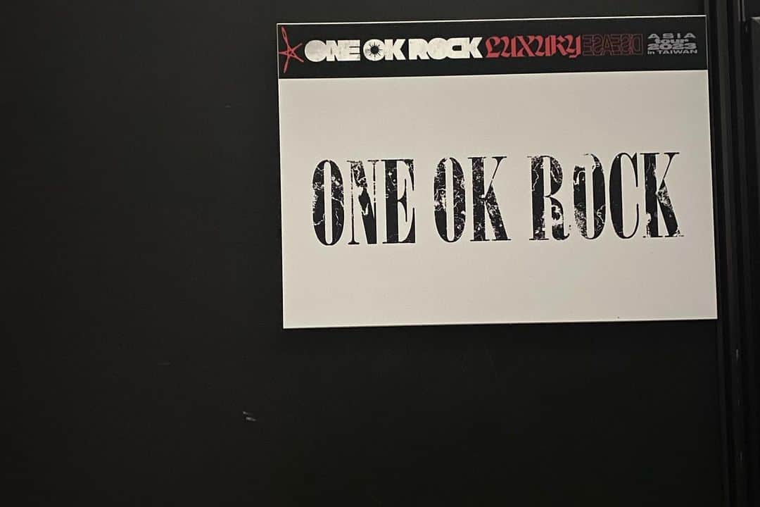 橋本塁さんのインスタグラム写真 - (橋本塁Instagram)「【ONE OK ROCK TAIPEI】 台北Nangan Exhibition centerでのONE OK ROCKライブ撮影初日撮影終了！ 明日も頑張ります！写真はライブ直後のワンオク！謝謝台北！ #サウシュー　#soundshooter #taipei  #台北」9月16日 23時46分 - ruihashimoto
