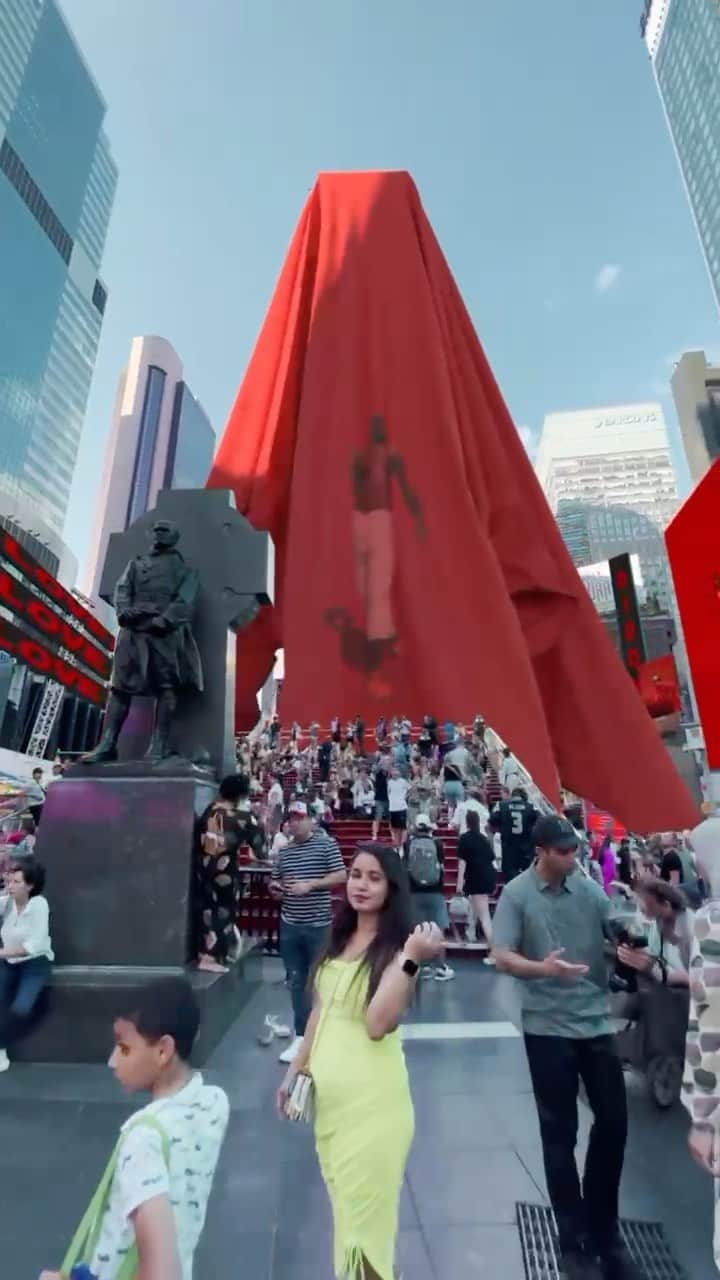 ディディのインスタグラム：「LIVE FROM TIMES SQUARE!!   THE LOVE ALBUM : OFF THE GRID NOW STREAMING ON ALL MUSIC PLATFORMS!!」