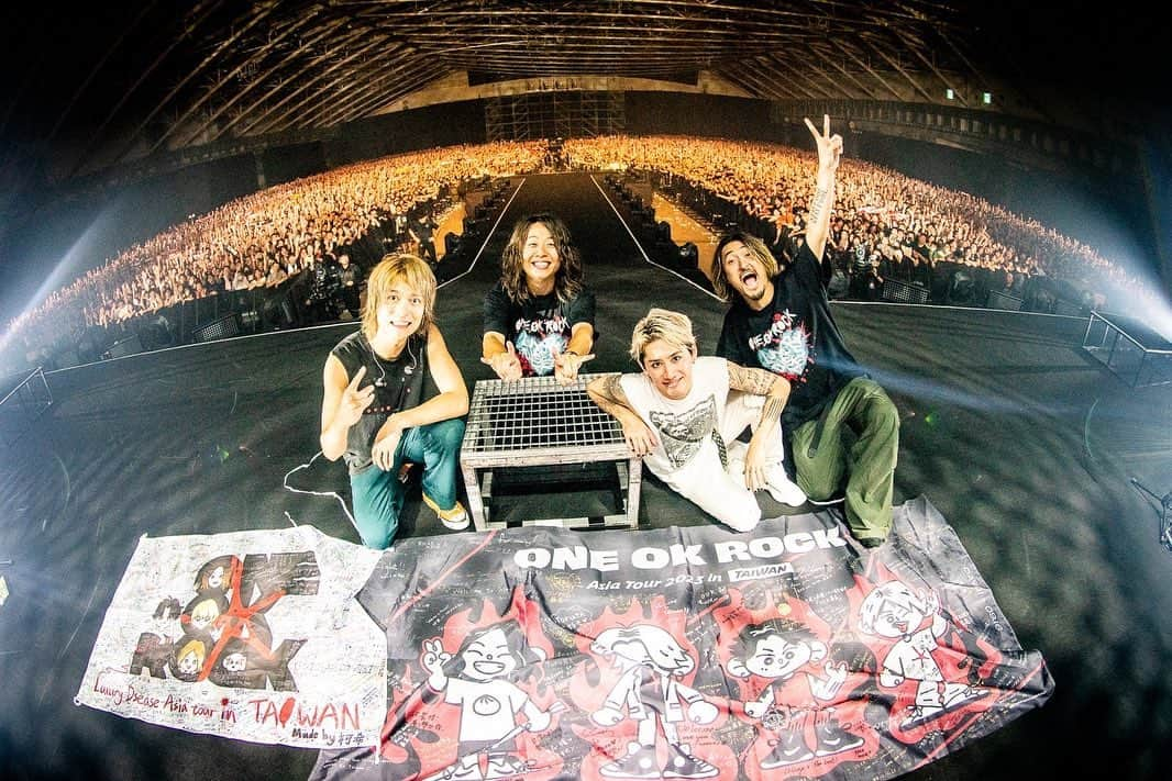 Toru さんのインスタグラム写真 - (Toru Instagram)「Great to see you again Taipei!!  You guys were incredible tonight!!  Thank you so much🤩 📸 @ruihashimoto  #oneokrock  #luxurydisease」9月16日 23時57分 - toru_10969