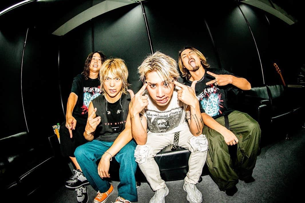 Toru のインスタグラム：「Great to see you again Taipei!!  You guys were incredible tonight!!  Thank you so much🤩 📸 @ruihashimoto  #oneokrock  #luxurydisease」