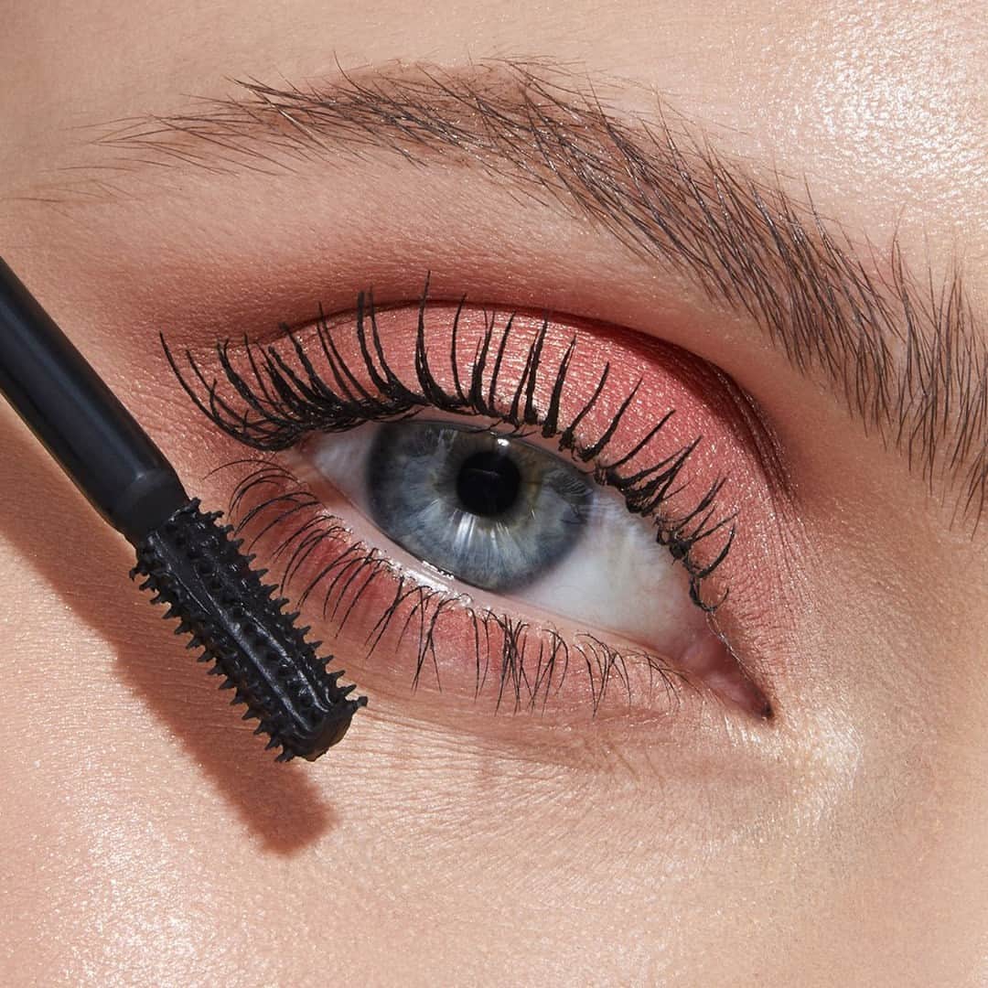 KIKO MILANOさんのインスタグラム写真 - (KIKO MILANOInstagram)「Maximise the intensity of your lashes with our new Maxi Mod Volume & Definition Mascara 🤩💖⁣ Its hytrel mini brush captures even the shortest lashes while providing maximum volume 🖤 Available in a water-resistant version. Try it now!⁣ ⁣ #KIKOEyes #shimmereyeshadow #pinkeyeshadow #lightmakeup #eyelook⁣ ⁣ Radiance Boost Primer & Concealer Duo 02 - New Maxi Mod Mascara - New Water Eyeshadow 01, 07⁣ ⁣ ⁣ ⁣」9月17日 0時00分 - kikomilano