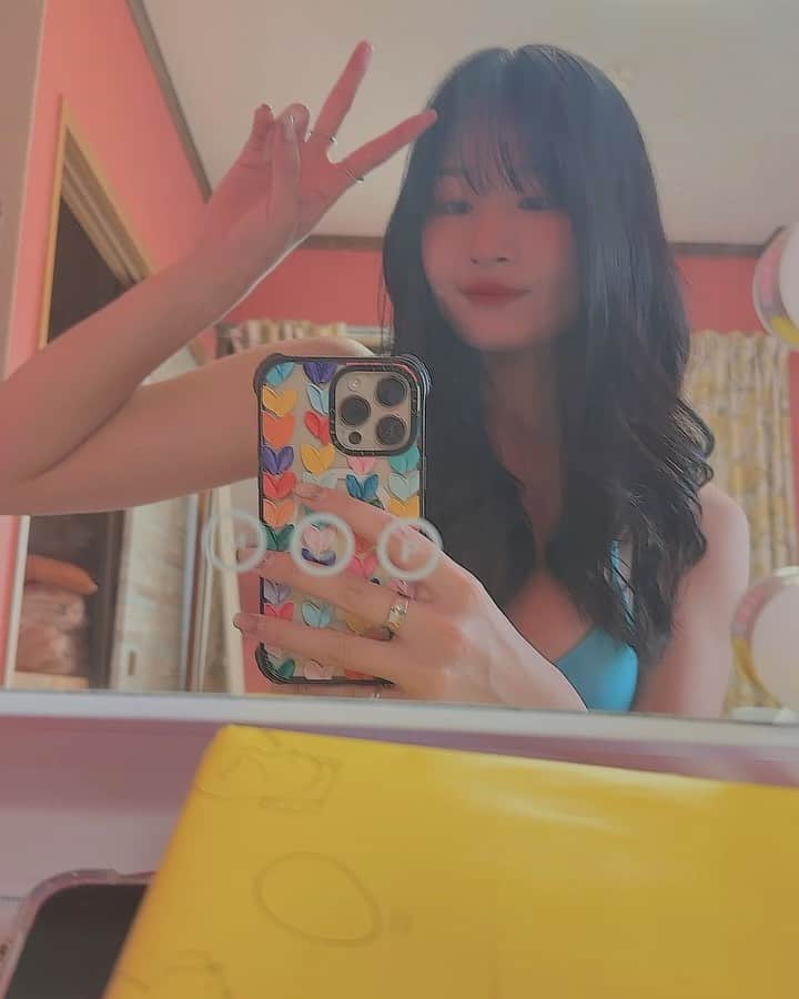 清瀬汐希のインスタグラム：「😘😉🙂」