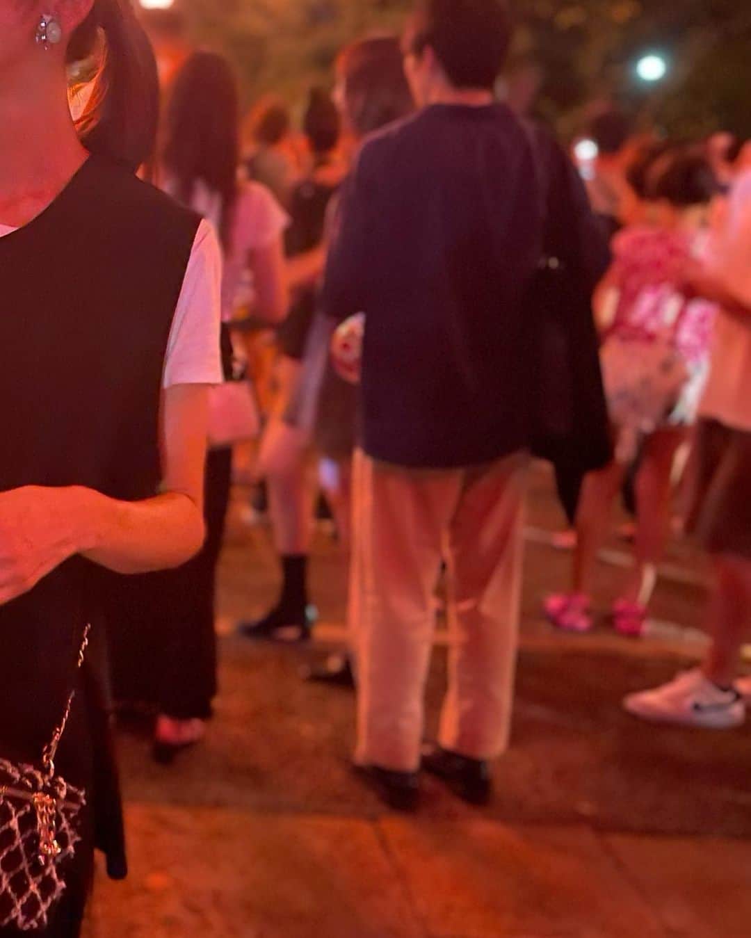 木本泉さんのインスタグラム写真 - (木本泉Instagram)「- 夜はお祭りへ⭐️  え、行きたい！と合流させてもらいました😛 ありがとう🩷  夏の終わり🌙  ワイワイガヤガヤ！ 盆踊りや屋台を楽しみました！  髪が暑さでボサボサね🤣  #赤坂氷川神社#お祭り#夏」9月17日 0時10分 - izumikimoto