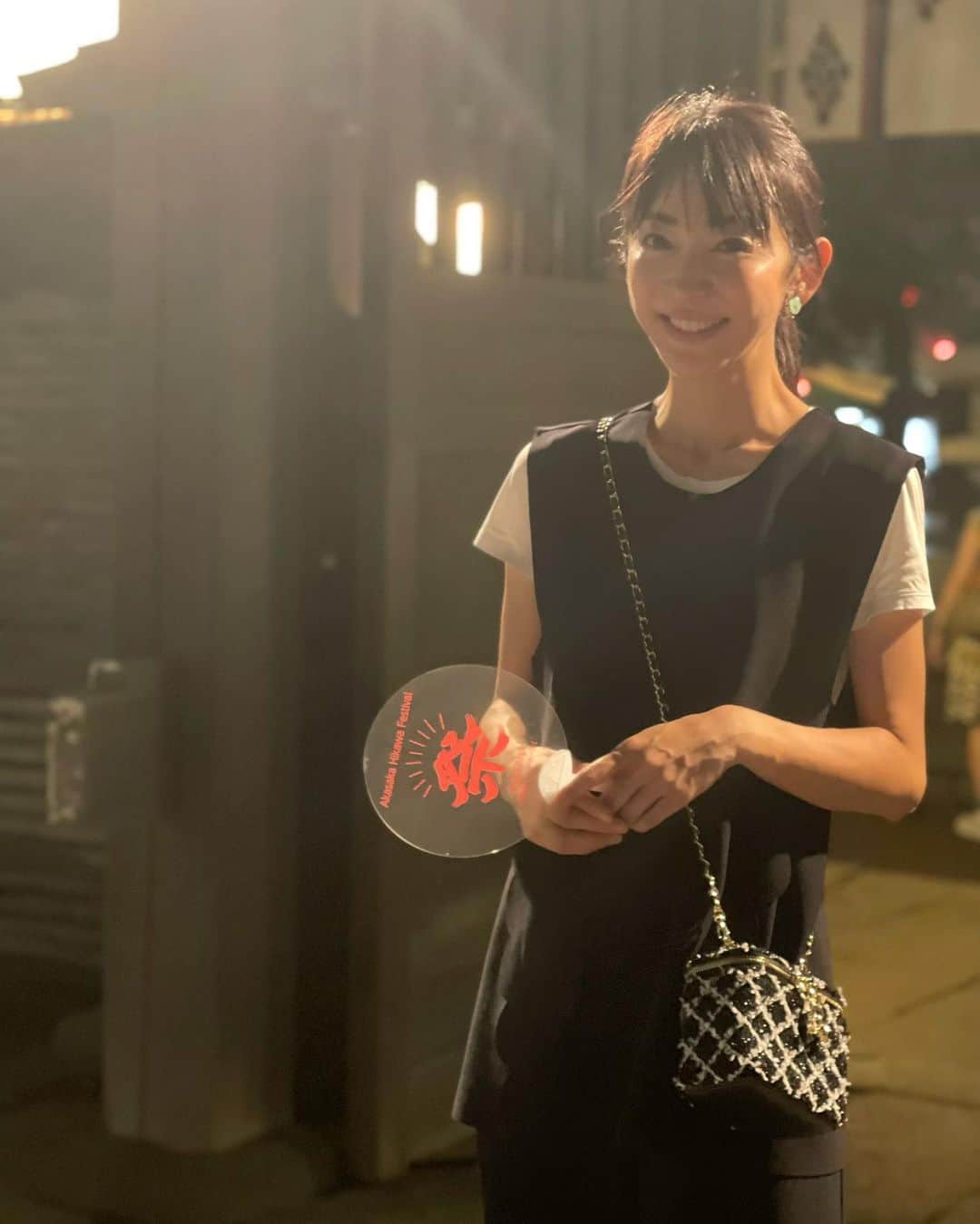 木本泉のインスタグラム：「- 夜はお祭りへ⭐️  え、行きたい！と合流させてもらいました😛 ありがとう🩷  夏の終わり🌙  ワイワイガヤガヤ！ 盆踊りや屋台を楽しみました！  髪が暑さでボサボサね🤣  #赤坂氷川神社#お祭り#夏」
