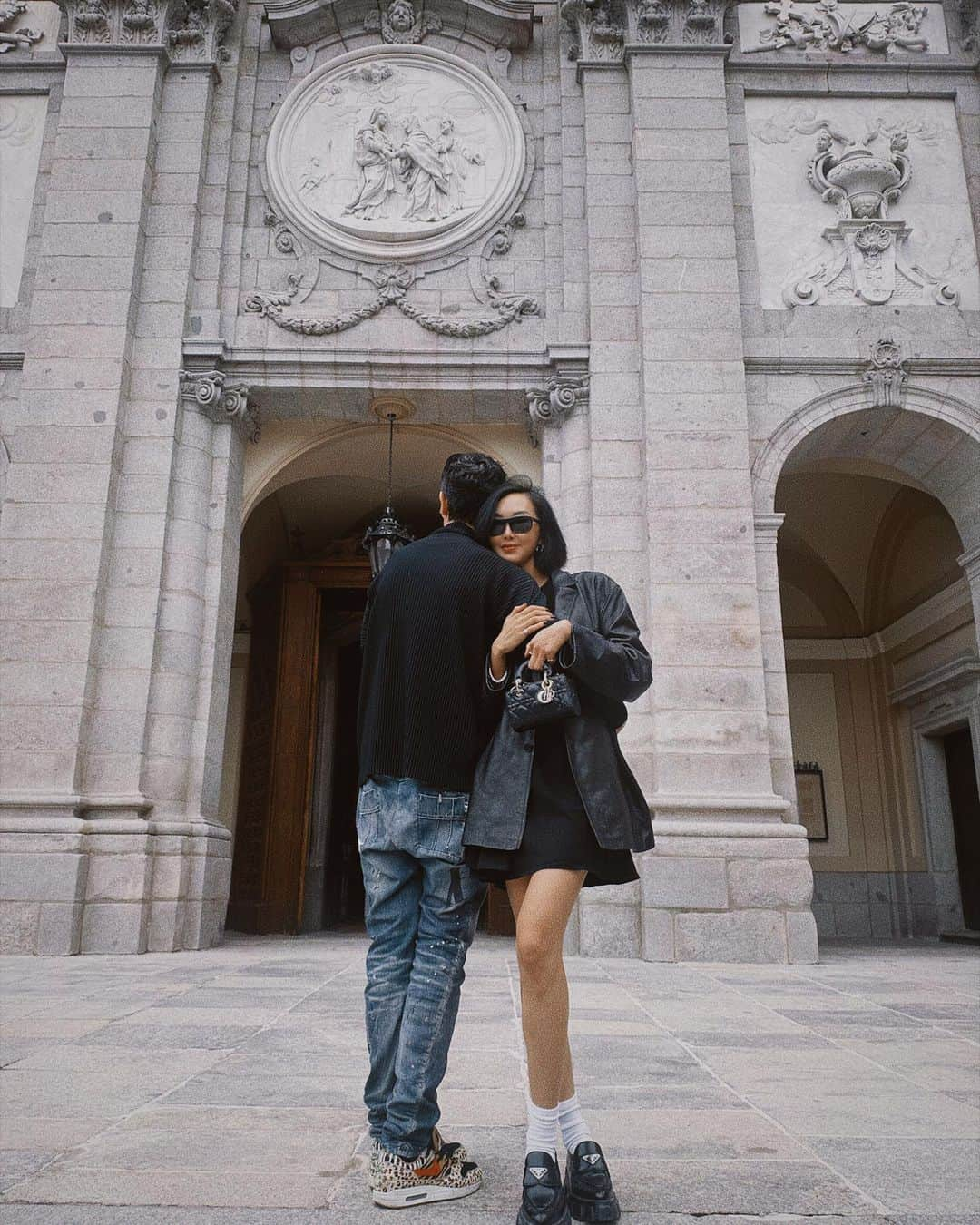 クリッセル・リムさんのインスタグラム写真 - (クリッセル・リムInstagram)「Exploring Madrid with my love 🖤 The art and culture scene is next level here and the amount of delicious food 🤤. Spent the last few days visiting ateliers, wineries, and galleries with @turismocmadrid @visita_madrid #onlyinMadrid」9月17日 0時21分 - chrisellelim