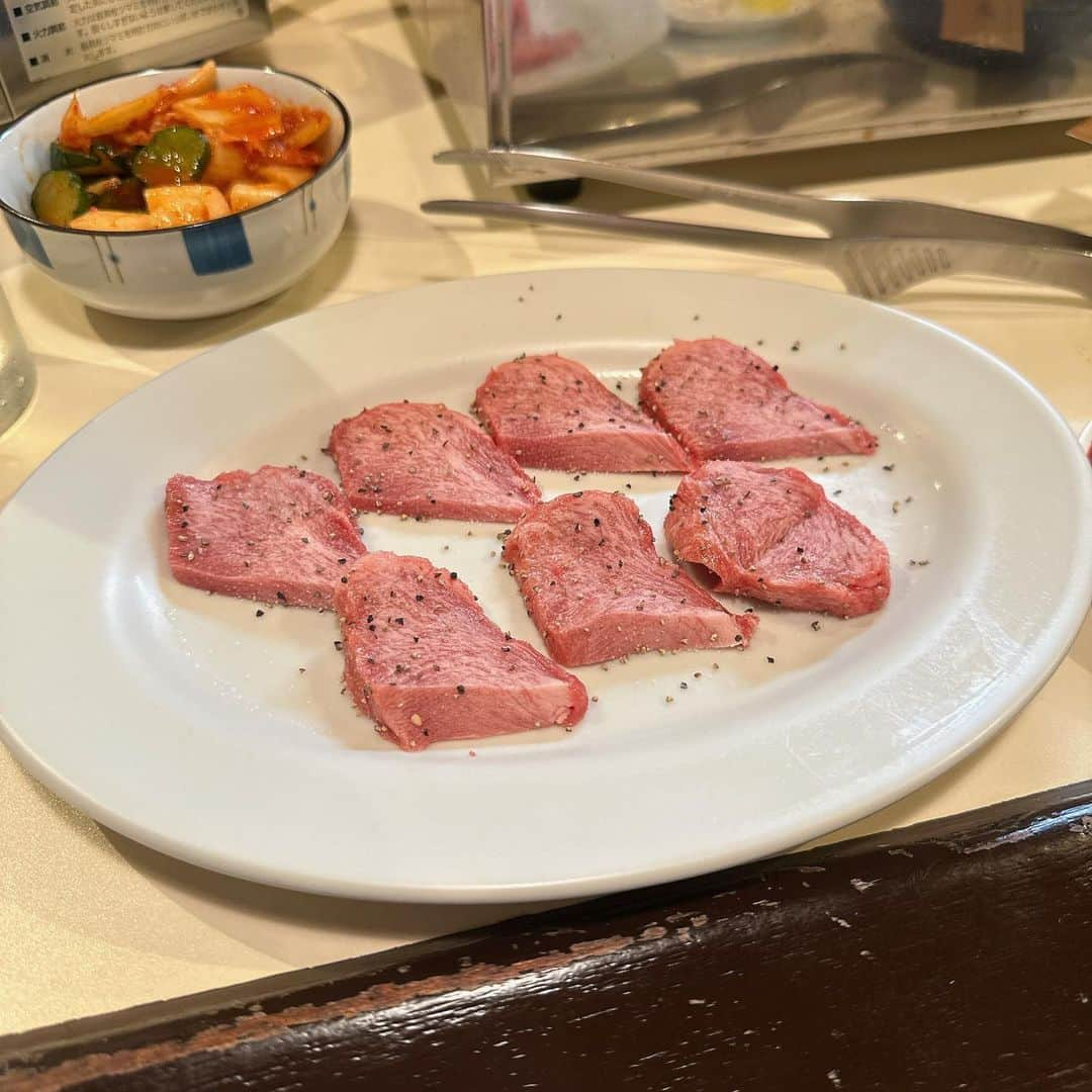 休日課長さんのインスタグラム写真 - (休日課長Instagram)「大阪〆のひとり焼肉。やっぱりうまい！ごちそうさまでした！！ #大阪 #北新地 #さつま #焼肉 #ひとり焼肉 #上たん塩焼き #上ミノ #バラ #ハラミ #キムチ #わかめスープ #めし」9月17日 0時22分 - kyujitsu_kacho