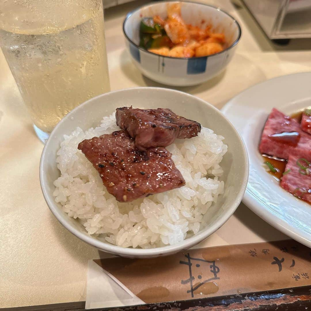 休日課長さんのインスタグラム写真 - (休日課長Instagram)「大阪〆のひとり焼肉。やっぱりうまい！ごちそうさまでした！！ #大阪 #北新地 #さつま #焼肉 #ひとり焼肉 #上たん塩焼き #上ミノ #バラ #ハラミ #キムチ #わかめスープ #めし」9月17日 0時22分 - kyujitsu_kacho