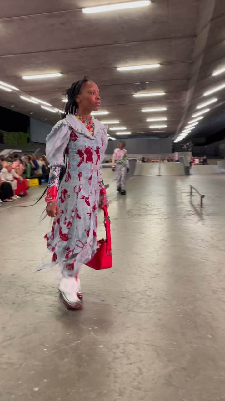 AnOther Magazineのインスタグラム：「“Is there a more well-established modern tradition than falling for a skater boy?” 🛹  For Spring/Summer 2024, Emma Chopova and Laura Lowena-Irons of @chopovalowena crafted a collection inspired by girlhood in the summertime, presented at a skate park in west London. Weaving together British folklore and teenage memories of young love, the design duo present a collection of low-slung bubble skirts, skirt suits, and fleece zip-ups ruffled with hand-crocheted frills.   🎥 by @violetc0nroy」