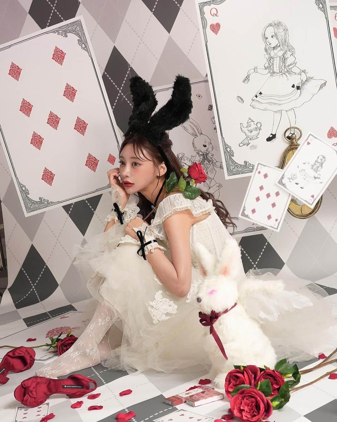 明日花キララのインスタグラム：「セットがかわいい🃏♠️🐇」