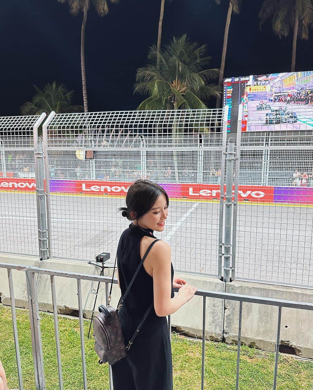 蔡瑞雪（Ruixue Tsai）さんのインスタグラム写真 - (蔡瑞雪（Ruixue Tsai）Instagram)「F1 初體驗～🇸🇬🤍 現場的感覺好震撼🙌🏻」9月17日 0時30分 - snowbabyq