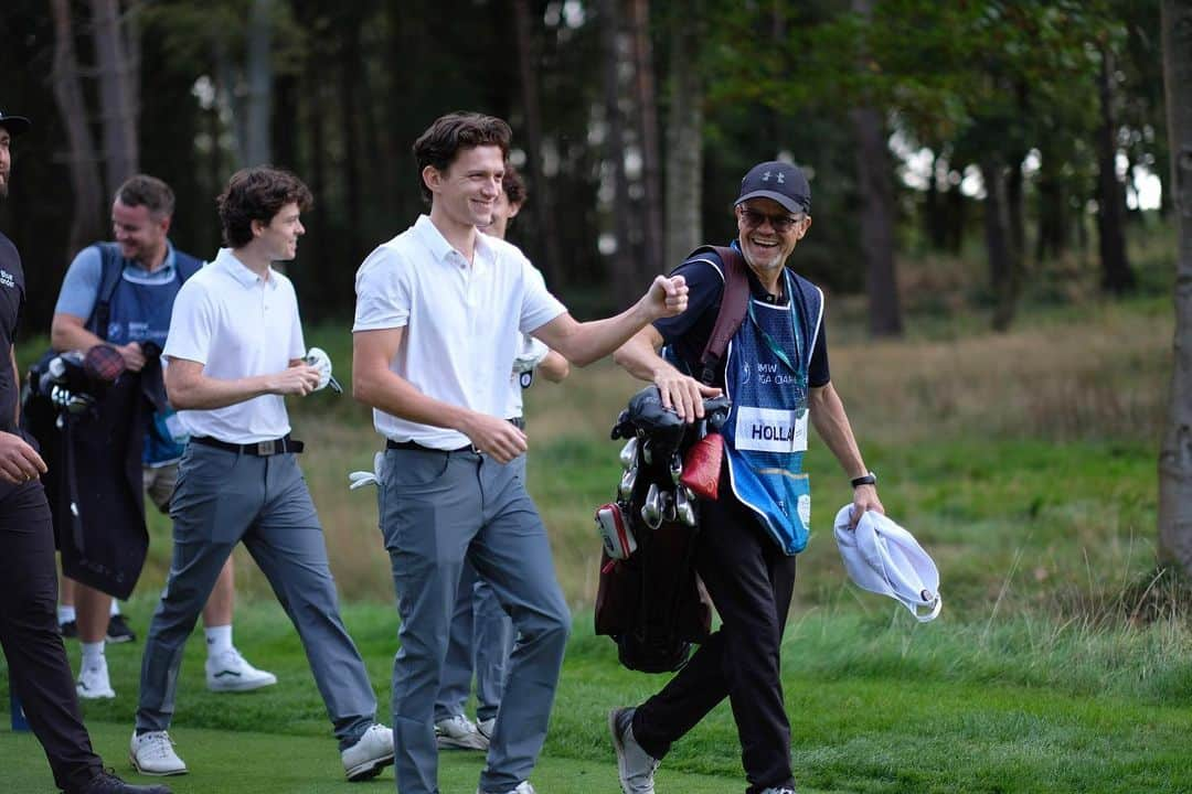 トム・ホランドさんのインスタグラム写真 - (トム・ホランドInstagram)「A family affair and smiles all round. Thank you @bmwpga for having us and thank you @jonrahm for showing us the way.」9月17日 0時24分 - tomholland2013