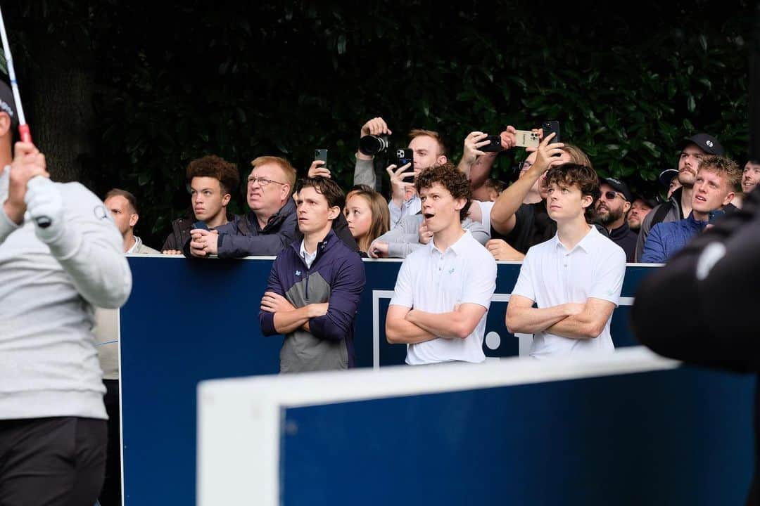 トム・ホランドさんのインスタグラム写真 - (トム・ホランドInstagram)「A family affair and smiles all round. Thank you @bmwpga for having us and thank you @jonrahm for showing us the way.」9月17日 0時24分 - tomholland2013