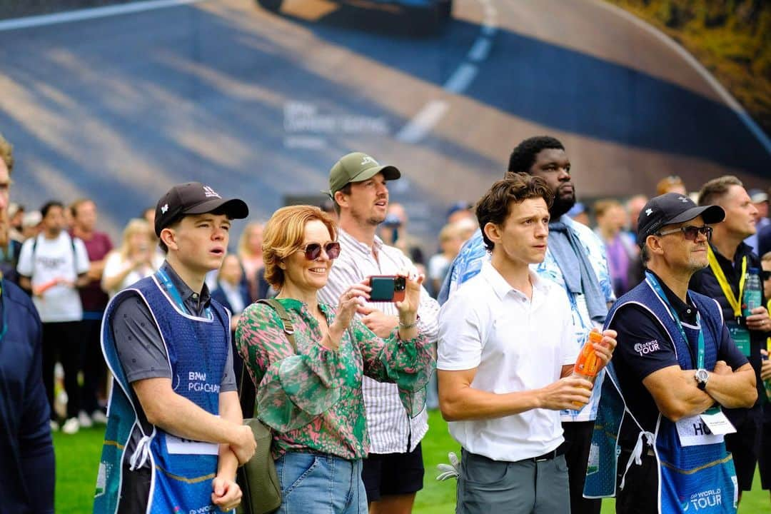 トム・ホランドさんのインスタグラム写真 - (トム・ホランドInstagram)「A family affair and smiles all round. Thank you @bmwpga for having us and thank you @jonrahm for showing us the way.」9月17日 0時24分 - tomholland2013