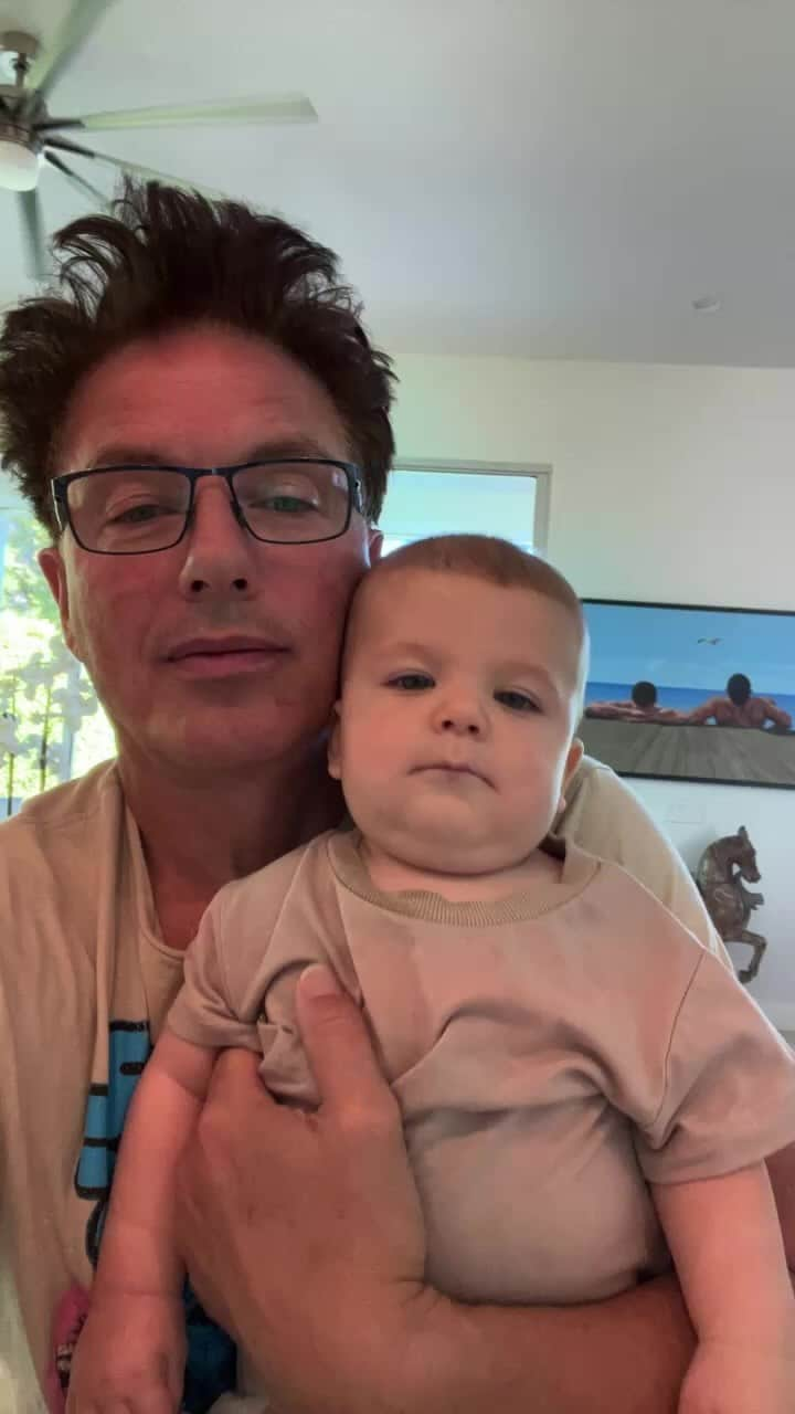 ジョン・バロウマンのインスタグラム：「Meet Frank and my bed head. #uncle #trendingreels #live #lgbtqia #family #love #baby #trending」