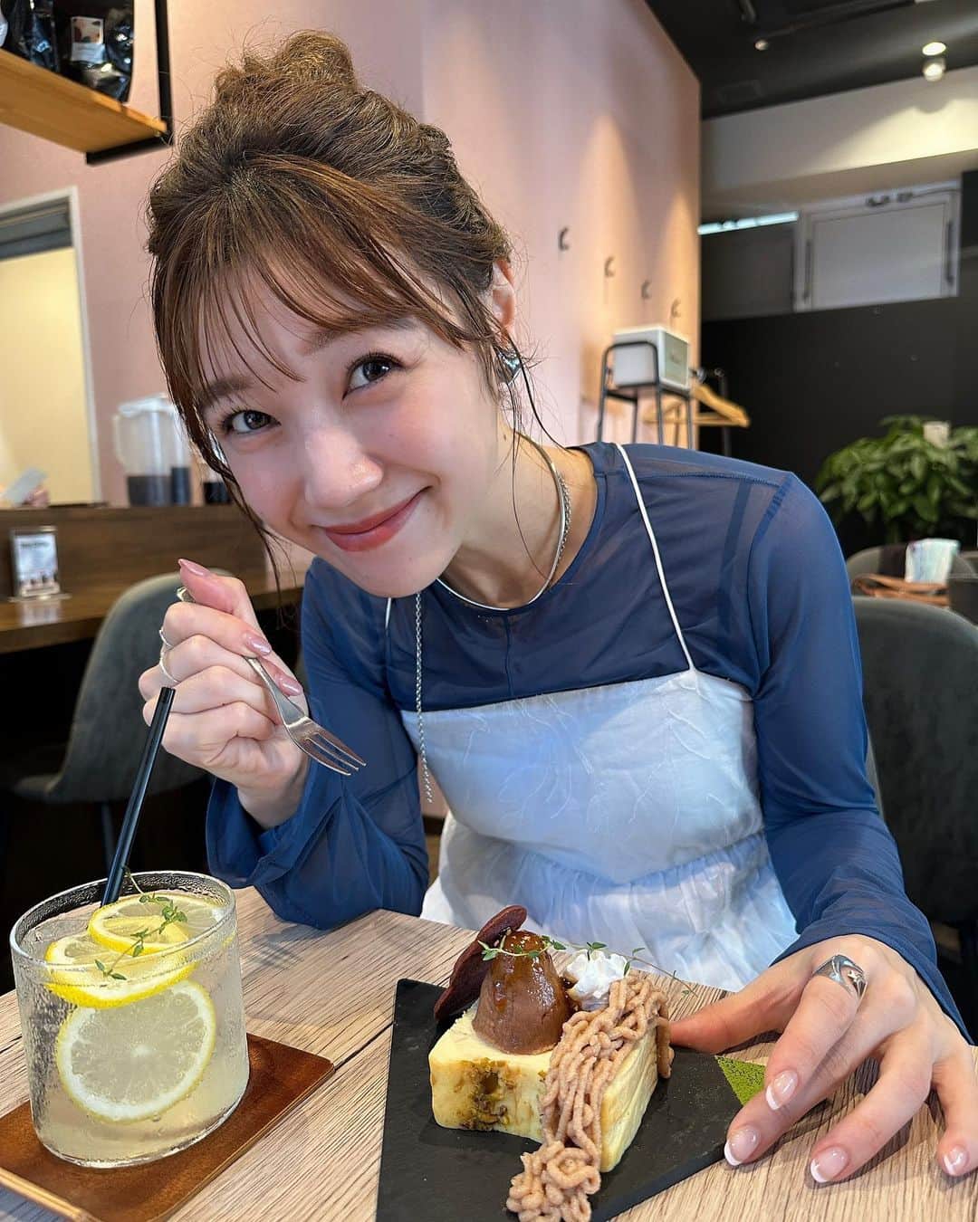 黒田りさのインスタグラム：「🌰 COSAELLのチーズケーキたべてきた🫶 秋満載なモンブランは、スモークチーズケーキに栗とクリームがのってて、燻製の香りが大人な味わいでした🥺♡♡  まだまだ暑いけど、秋到来です✌️🍁 期間限定&数量限定だそうなので、ぜひお早めに✨  📍COSAELL @cosaell_coffee_and_cheesecake  福岡市中央区春吉2-9-1-1 11:00〜23:00 #コサエルコーヒーアンドチーズケーキ#福岡カフェ#福岡チーズケーキ#福岡夜カフェ#福岡グルメ#福岡スイーツ」