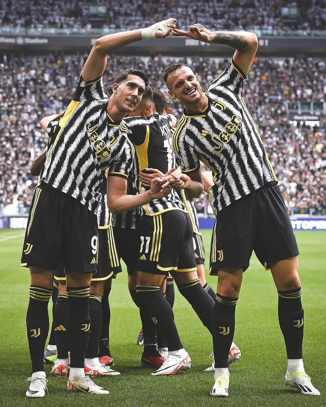 ユヴェントスFCさんのインスタグラム写真 - (ユヴェントスFCInstagram)「FUSIIIOOONNN 👉⚡️👈」9月17日 0時59分 - juventus