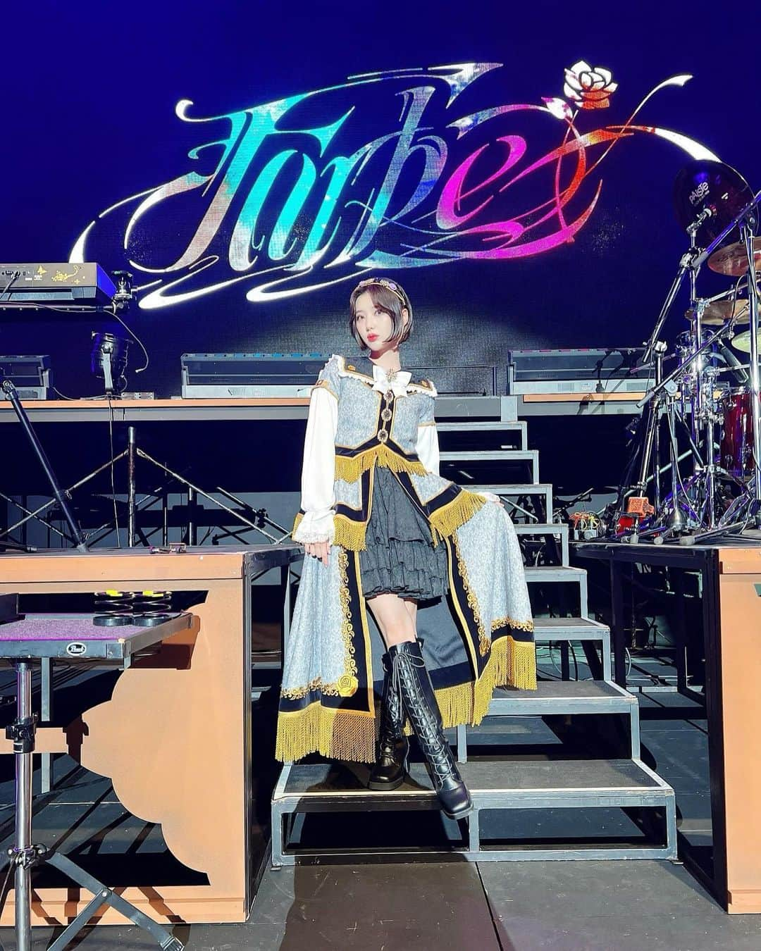 志崎樺音さんのインスタグラム写真 - (志崎樺音Instagram)「本日は　 Roseliaワンマンライブ「Farbe」DAY1有難うございました🥀 新衣装はこちら！  明日というか今日だけど DAY2も楽しみましょう！  感想はまた明日書かせてください！ おやすみなさい🥀  #roselia #バンドリ #ガルパ #有明アリーナ」9月17日 1時14分 - kshizaki_official