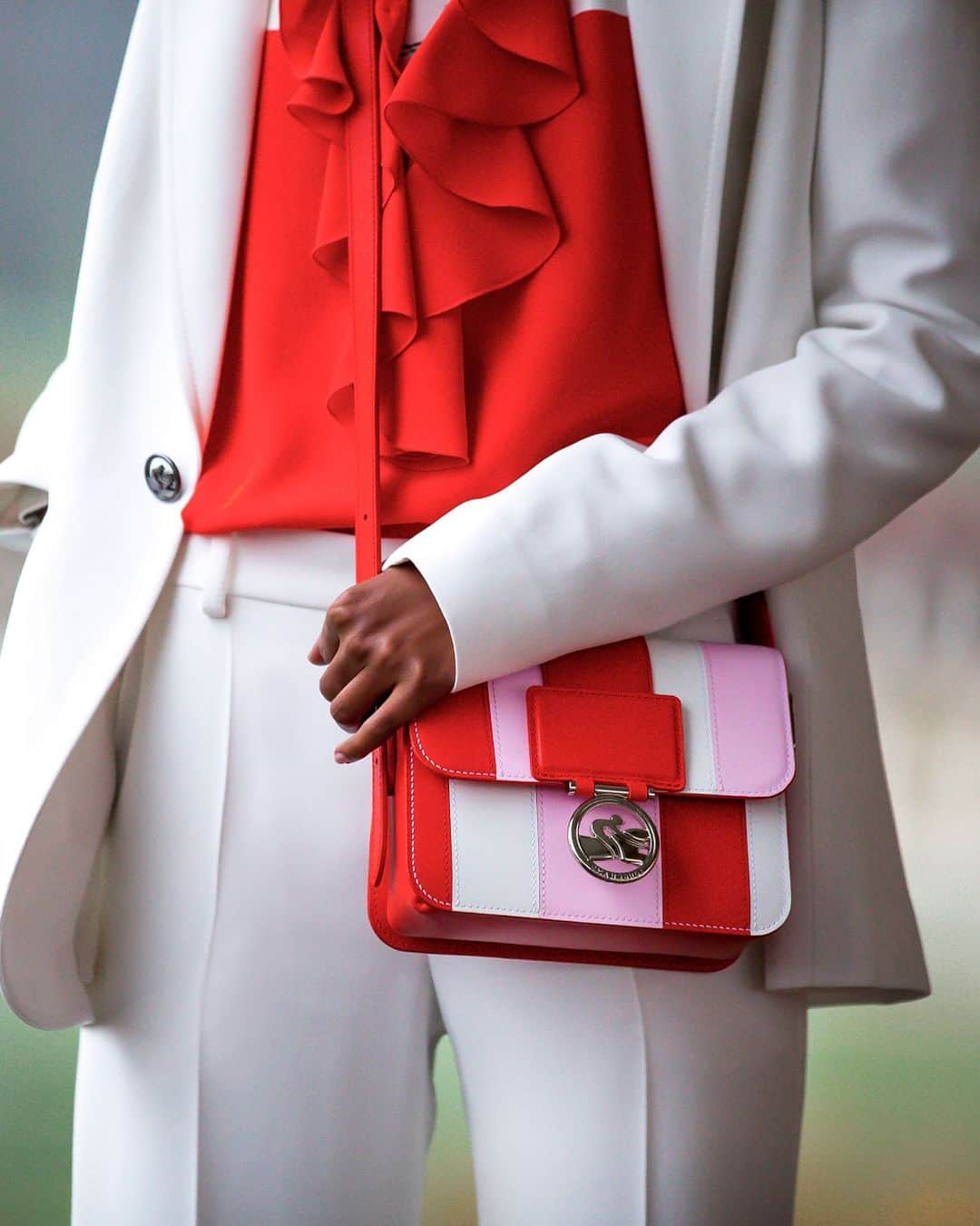 Longchampのインスタグラム：「Supporter: dare to wear the colors of the jockey's coat.  Collection: #LongchampFW23 Bag: #LongchampBoxTrot Ready-to-wear: @longchamp  Photographer: @gregoire_avenel  #longchamp #newcollection #backtoschool #longchampgirls #jockey #ootd #outfit #horseracing」