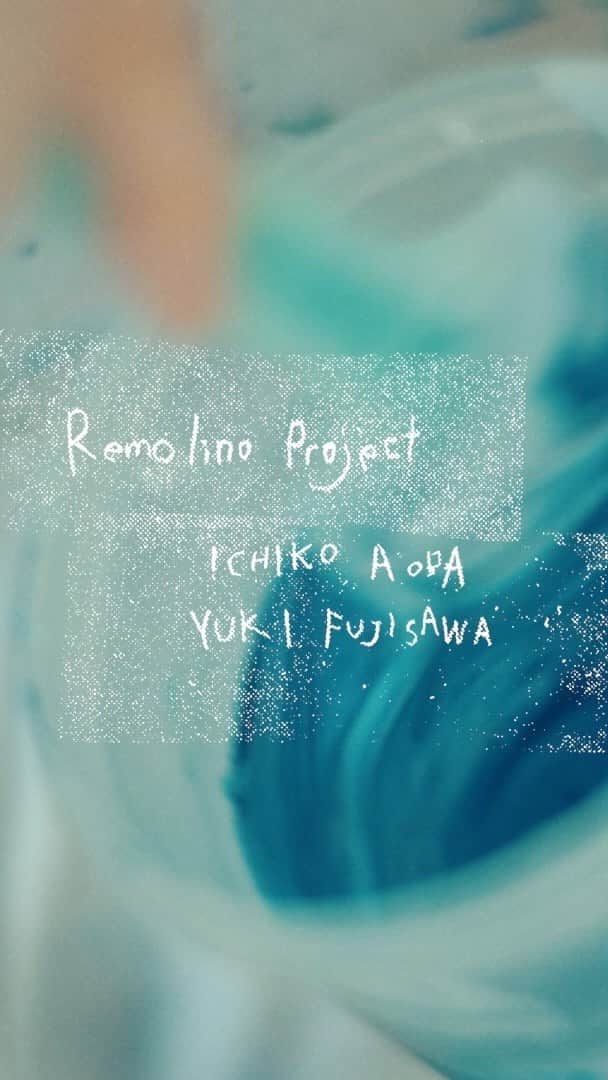 青葉市子のインスタグラム：「✧  『Remolino Project』♯1  皆さんが届けてくださった古着。 私たちがツアーで出逢った衣たち。 YUKI FUJISAWAさんのアトリエにて、 ひとつひとつ箔押しを施し、 計12点の作品が完成しました。  和気藹々と制作した夏の一日を、 林響太朗さんが記録してくださいました。 🎥 @kyotaro_photo   いよいよ✨ 9月17日(日)12:00 より JAPAN WEB SHOPにて発売。  わたしたちを包んでくれる衣たち。 くるくるとめぐってゆきますように🌀  ＜ ✴︎完売いたしました。ありがとうございます。＞  @yuki__fujisawa  @hermineinc   .」