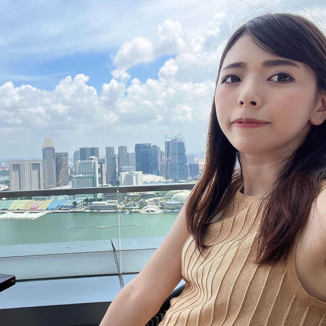 のインスタグラム：「vacation abroad🇸🇬 ひとり旅、寂しいけど気ままで良いね  #シンガポール #シンガポール旅行 #シンガポール観光 #海外旅行 #旅行 #旅好き女子  #ひとり旅  #ひとり旅女子  #ひとり旅行 #一人旅 #陸マイラー #旅好きな人と繋がりたい #singapore #singaporetrip #singaporetravel #singapore🇸🇬 #travel #travelblogger #travelgram」