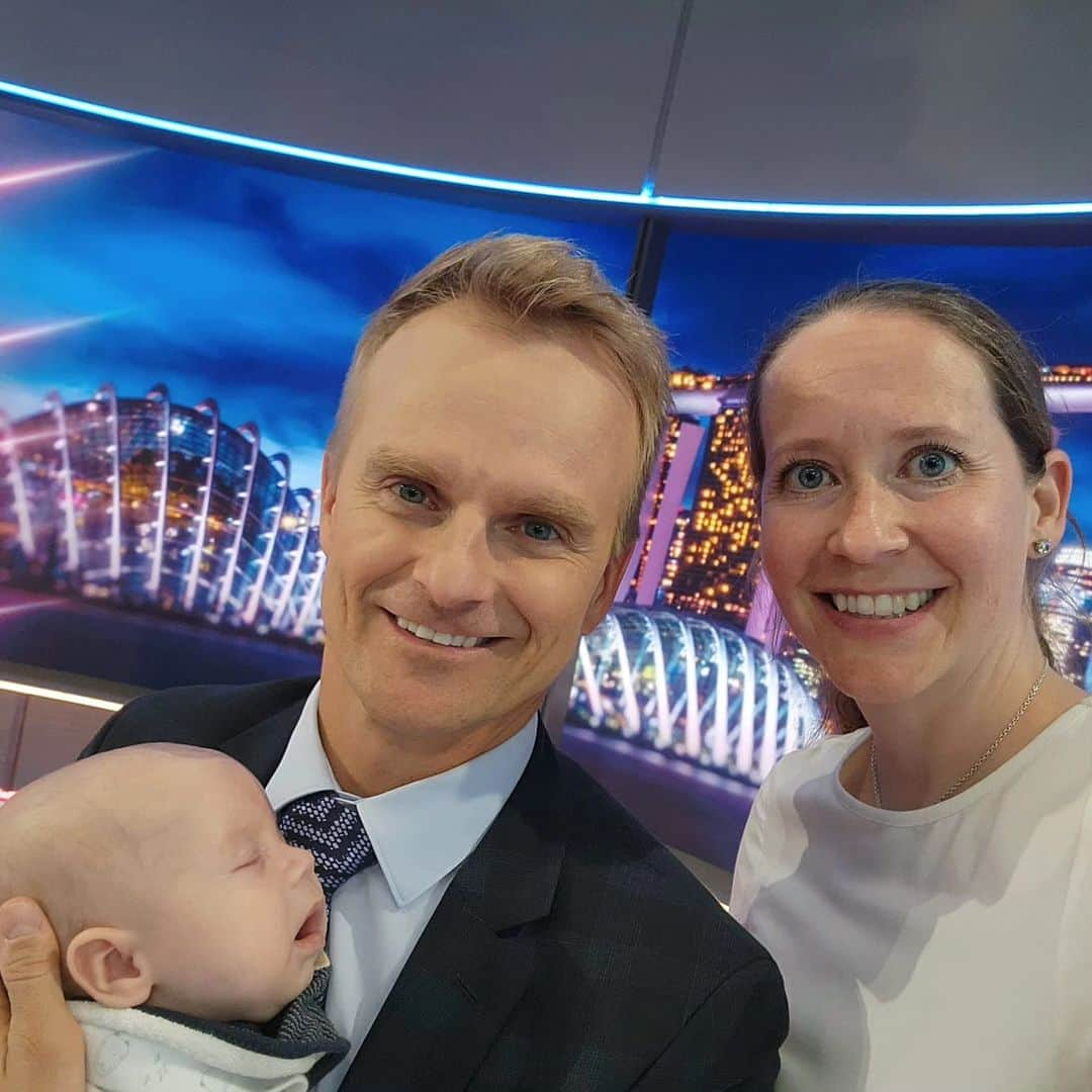 ヘイキ・コバライネンのインスタグラム：「Some special people visiting our Viaplay F1 Broadcasting studio today 😍😍 one wasn't too interested as you see 😂😂 Emil slept through most of it. Exciting race coming up tomorrow with a bit of a shaken grid, he'll be awake for that! #f1 #viaplay」