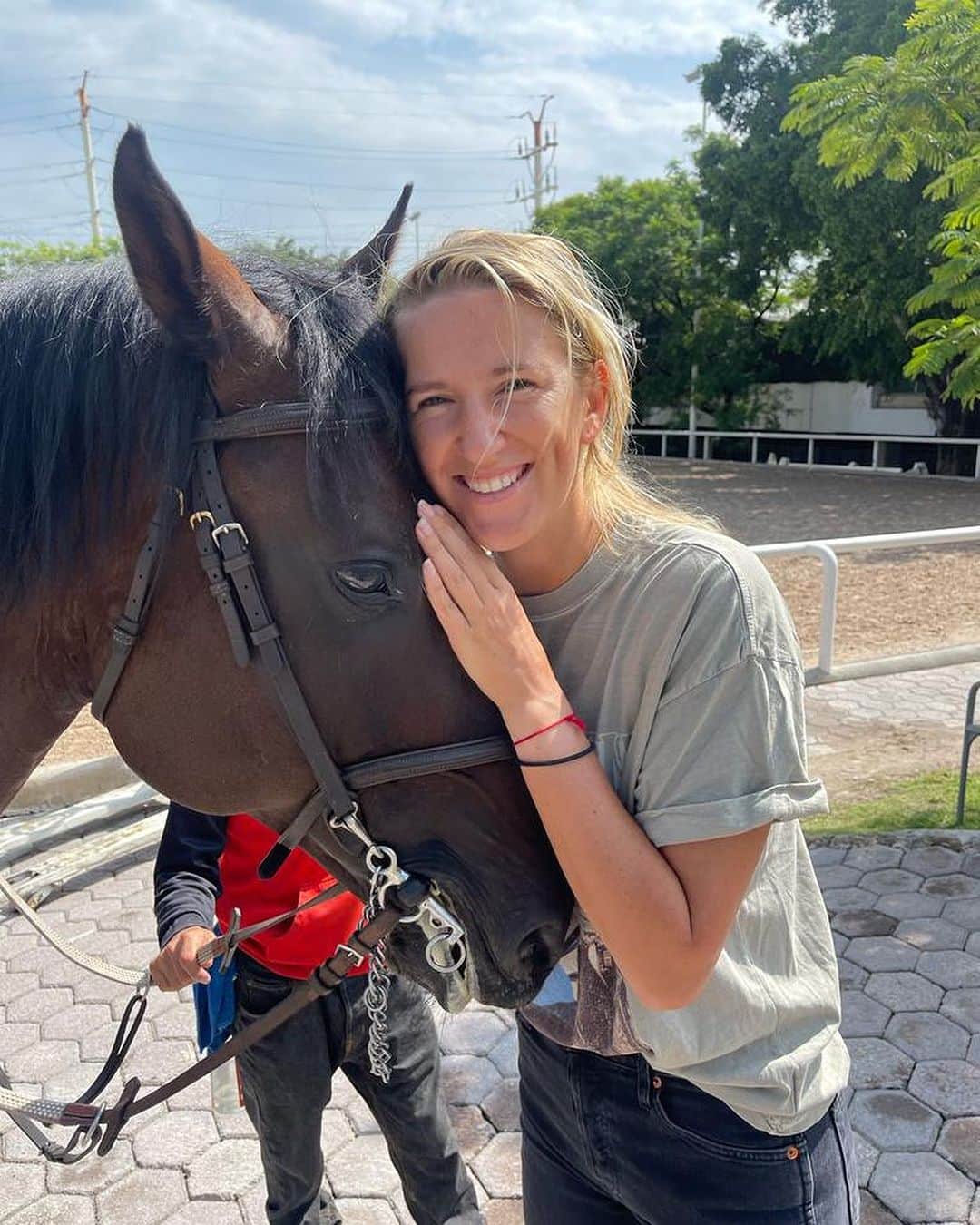 ビクトリア・アザレンカのインスタグラム：「“There is no secret so close as that between a rider and her horse.”  We love that smile of yours, @vichka35 ! 🥰🐎🐴💜🇲🇽  #WTA #GDLOpenAKRONxSantander #WTA1000 #ElMejorTenisDelMundo」
