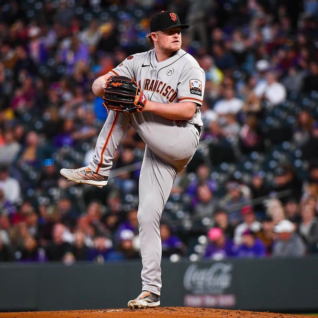 サンフランシスコ・ジャイアンツさんのインスタグラム写真 - (サンフランシスコ・ジャイアンツInstagram)「First pitcher in baseball to reach 200 IP this season 👏」9月17日 1時39分 - sfgiants