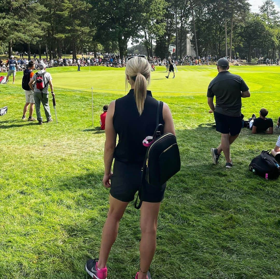 カーリー・ブースさんのインスタグラム写真 - (カーリー・ブースInstagram)「A lovely Saturday spent watching golf @bmwpga ⛳️ #golf #pga #wentworth #golflife」9月17日 1時36分 - carlyabooth