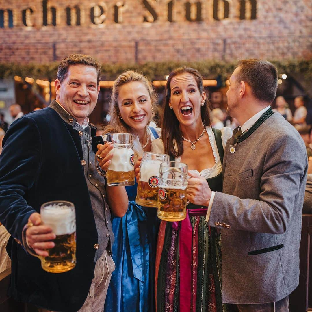 ソフィア・フロルシュさんのインスタグラム写真 - (ソフィア・フロルシュInstagram)「O‘ZAPFT IS 🍻 Wiesn 2023 officially started 🎡Thanks to @muenchnerstubn for letting me anzapfen 😂 Who’s coming this year? 🫠  Dirndl: @alpenherz_trachtundfashion  Hair: @ghdhairde & @rebeccakugler // 📸 x @thomasmarzusch // #sophia #sophia99 #changeagent #racegirl #racing #motorsport #unscripted #soptimism #wiesn #oktoberfest」9月17日 1時38分 - sophiafloersch