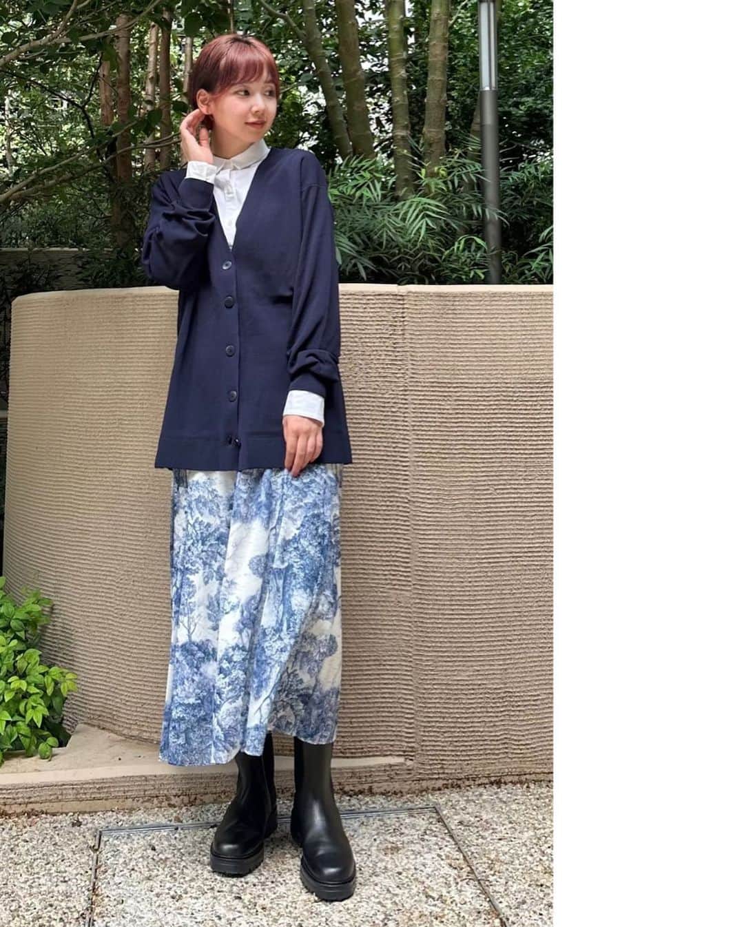 LUMINOSO COMMECAさんのインスタグラム写真 - (LUMINOSO COMMECAInstagram)「〈トワルドジュイ　マーメードスカート〉  緻密なタッチで描かれた植物柄をシアーなチュールにプリント。  軽やかにふんわりとしたシルエットが、 女性らしさを演出するマーメードフレアースカート。  skirt→¥31,900  color→blue.Black  #luminosocommeca #ルミノーゾコムサ #秋冬コーデ #お仕事着 　#トワルドジュイ #新宿髙島屋　#有楽町丸井 #池袋東武　#パルコヤ上野 #グランデュオ立川  #札幌丸井今井　#静岡伊勢丹 #阪神梅田　#あべの近鉄 #神戸阪急　#博多阪急」9月17日 2時06分 - luminosocommeca_official