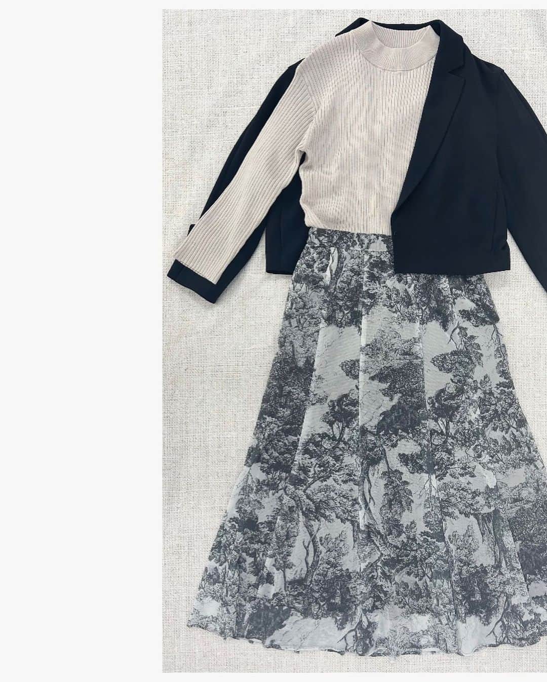 LUMINOSO COMMECAさんのインスタグラム写真 - (LUMINOSO COMMECAInstagram)「〈トワルドジュイ　マーメードスカート〉  緻密なタッチで描かれた植物柄をシアーなチュールにプリント。  軽やかにふんわりとしたシルエットが、 女性らしさを演出するマーメードフレアースカート。  skirt→¥31,900  color→blue.Black  #luminosocommeca #ルミノーゾコムサ #秋冬コーデ #お仕事着 　#トワルドジュイ #新宿髙島屋　#有楽町丸井 #池袋東武　#パルコヤ上野 #グランデュオ立川  #札幌丸井今井　#静岡伊勢丹 #阪神梅田　#あべの近鉄 #神戸阪急　#博多阪急」9月17日 2時06分 - luminosocommeca_official