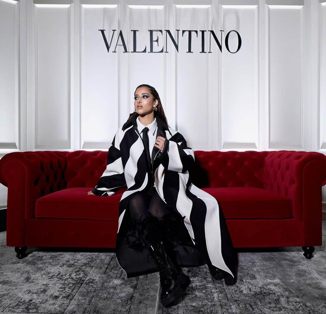 Balqees Ahmed Fathiさんのインスタグラム写真 - (Balqees Ahmed FathiInstagram)「A night to remember with my @maisonvalentino family ❤️ #ValentinoBlackTie」9月17日 2時06分 - balqeesfathi