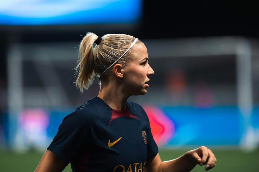 ジャッキー・グローネンのインスタグラム：「Matchday -1 ♥️ @psg_feminines」