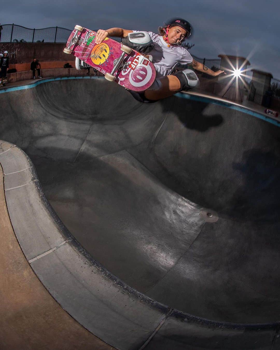 ジョーディン・バラットのインスタグラム：「super fun times last night celebrating @daveswift01 b-day!! thank you to everyone who came to skate/hang. lots of rippin and good times! big thank you to @bestpizzaandbrew for supplying the grub. and also a big thank you to @jgrantbrittain for the epic photos! ❤️」