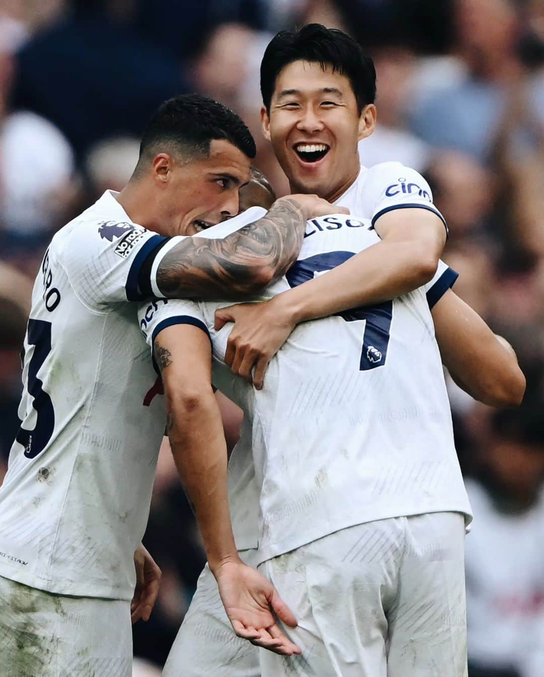 ソン・フンミンさんのインスタグラム写真 - (ソン・フンミンInstagram)「You the supporters helped push us over the line today. What a mentality and fight from the boys… Come on you Spurs!!! 🤍」9月17日 2時25分 - hm_son7