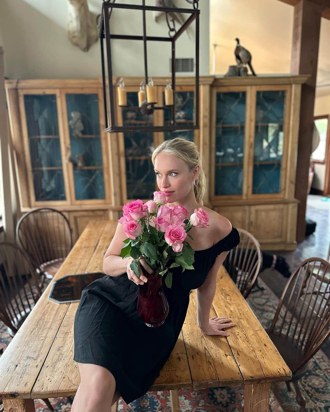 レヴェン・ランビンさんのインスタグラム写真 - (レヴェン・ランビンInstagram)「Just because flowers 💐💐💐」9月17日 2時56分 - levenrambin