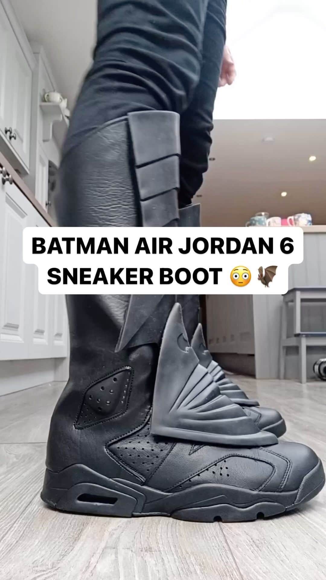Nice Kicksのインスタグラム：「The Penguin had no chance with Batman wearing the GOAT’s shoes 😂🔥🦇  🎥: @dark_knight_begins | Follow @nicekicks for more #sneakers content! 🔥👟 #batman #airjordans #darkknight #airjordan」