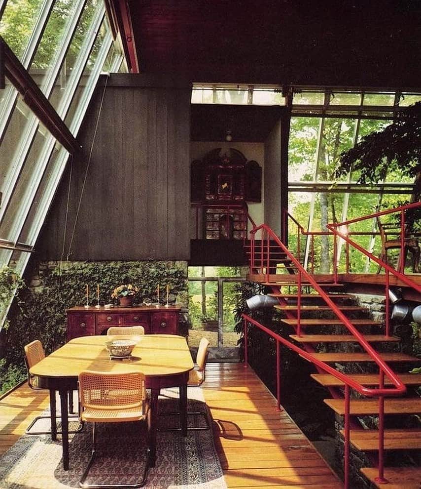 Meganのインスタグラム：「Incredible room from the book “Inside today’s home”, 5th edition, 1986 by Ray and Sarah Faulkner via 〰️ @giampiero.tagliaferri ❤️ . . . .  #architecture #amazingarchitecture #architecturedesign #architecturephotography #architecturelovers #modernist #modernistarchitecture #modernism #midcenturymodern #midcenturyhome #interiordesign #homedecor #homeinspiration #designinspiration」