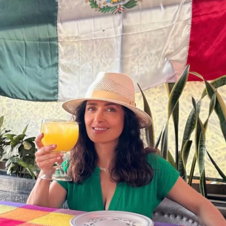 のインスタグラム：「🇲🇽🇲🇽🇲🇽 Feliz Dia de la Independencia! 💚🤍♥️#VivaMexico! Happy Independence Day to #Mexico!」