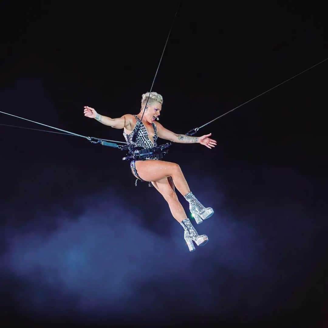 P!nk（ピンク）のインスタグラム：「If you wanna fly, you got to give up the shit that weighs you down ✨  Follow @pink_fanclub for latest news and giveaways 🎁   📸 @marjohalle」