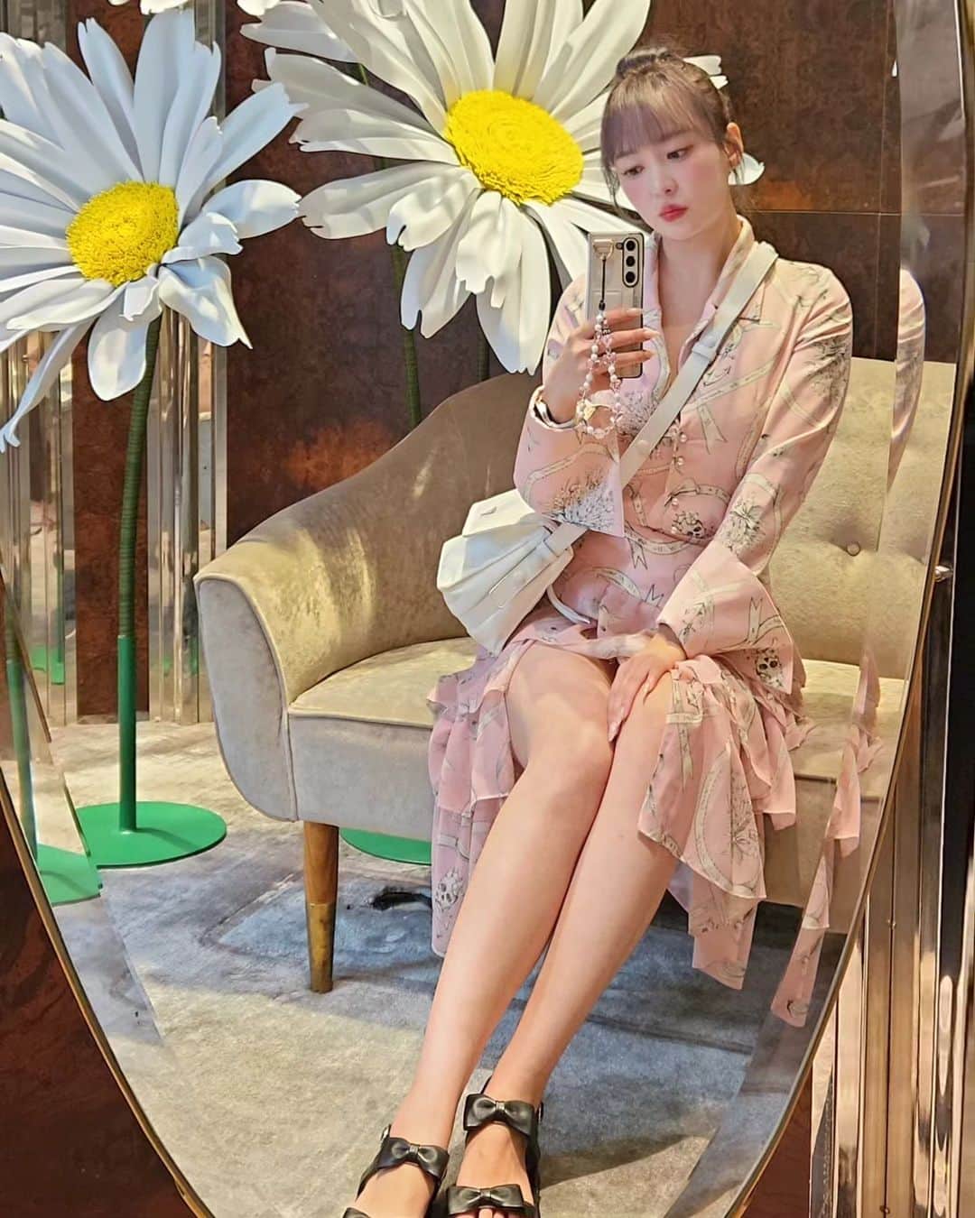 会社員J（会社員Aちゃん）さんのインスタグラム写真 - (会社員J（会社員Aちゃん）Instagram)「タイのお洋服めっちゃくちゃ可愛い🤩😍 購入品の動画楽しみにしててね🩷💗🩷💗」9月17日 14時14分 - acyan_dayo