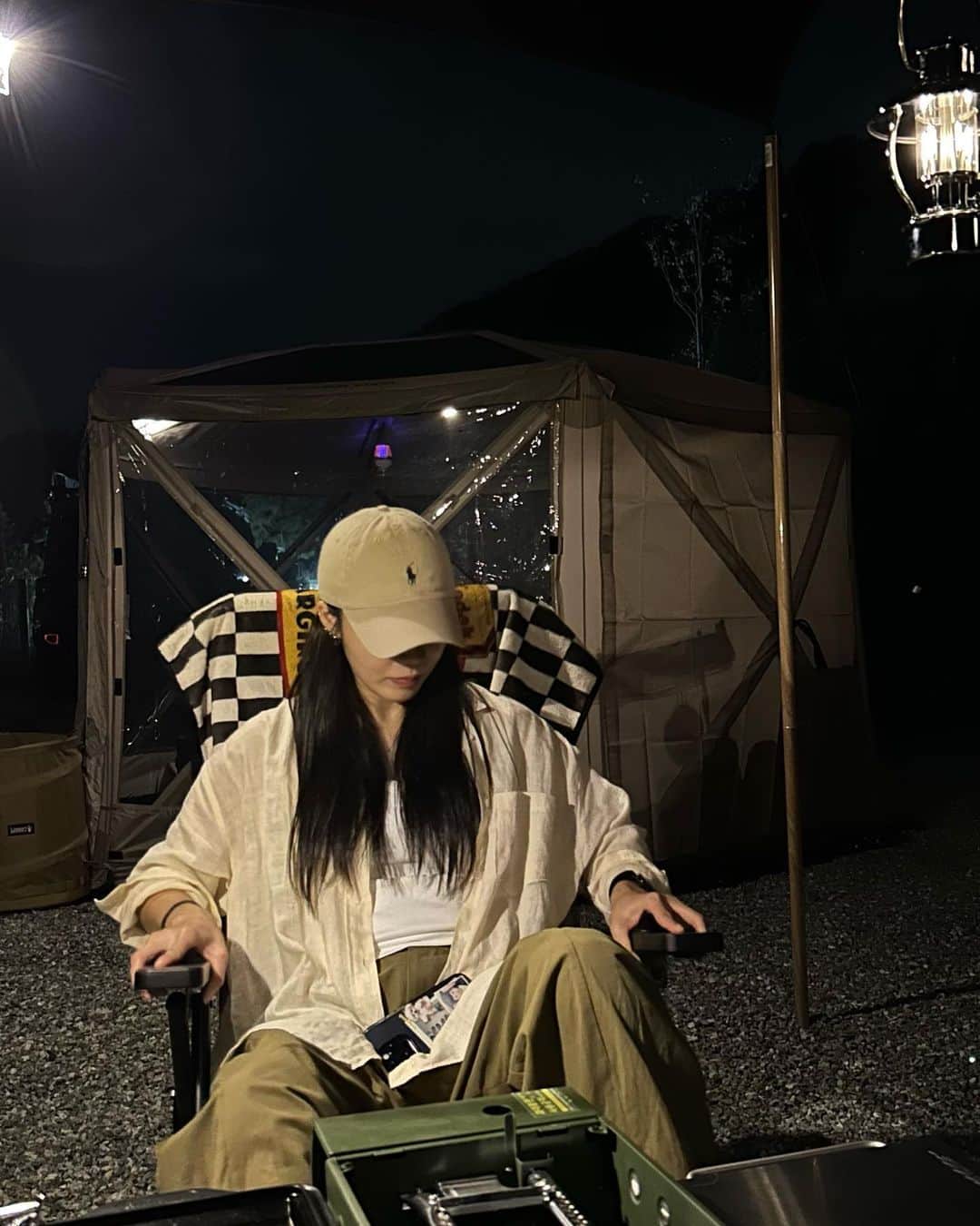 チョン・ウンジのインスタグラム：「🏕️ #낮엔춥고#밤엔덥고」