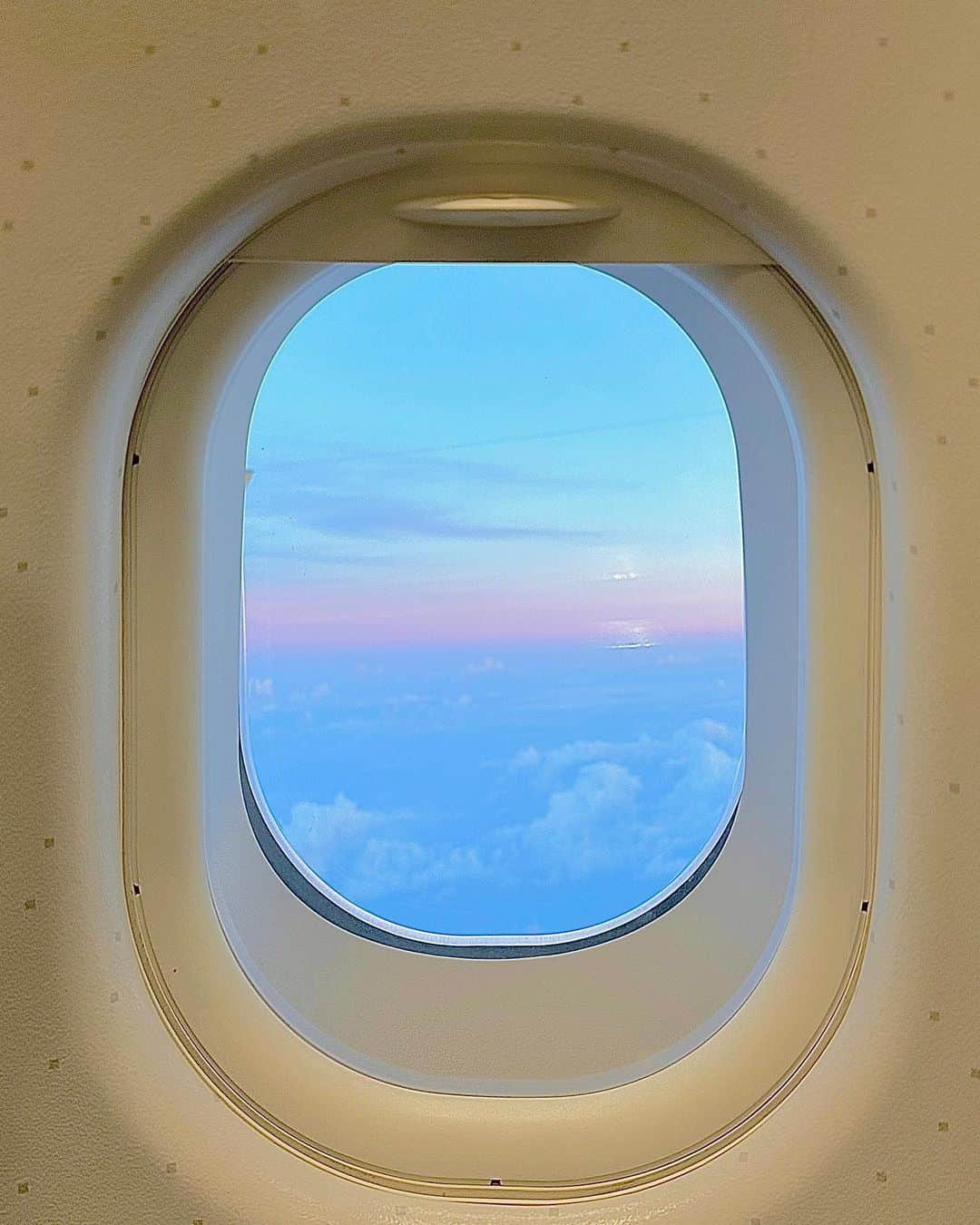 のインスタグラム：「弾丸韓国旅行1泊2日の戦利品❤️‍🔥  韓国ではクレヨンしんちゃんが大流行りしてました🖍️💯 ボーちゃんグッズ癒される💧 あああ月一で行きたい🫠🫠🫠  #한국 #韓国 #cosme」